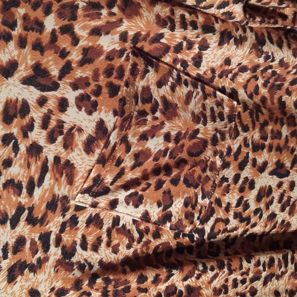 Cheetah Print Tee - Picture 3 of 4